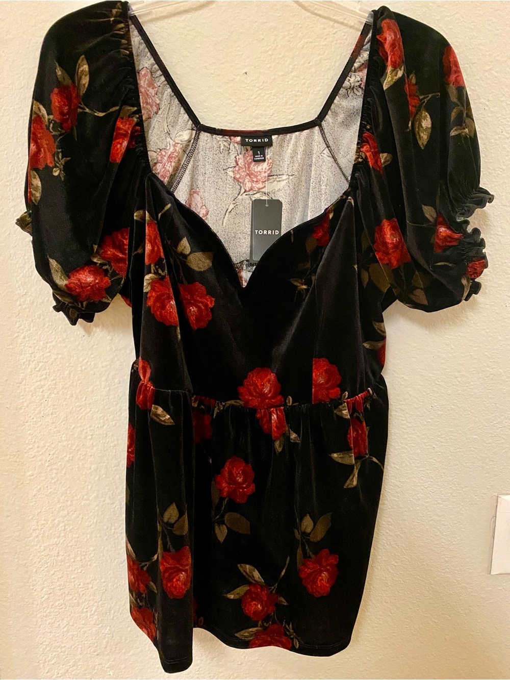 Torrid Velour V-Wire Puff Sleeved Babydoll Top - Size 1X - NWT! - Picture 3 of 9